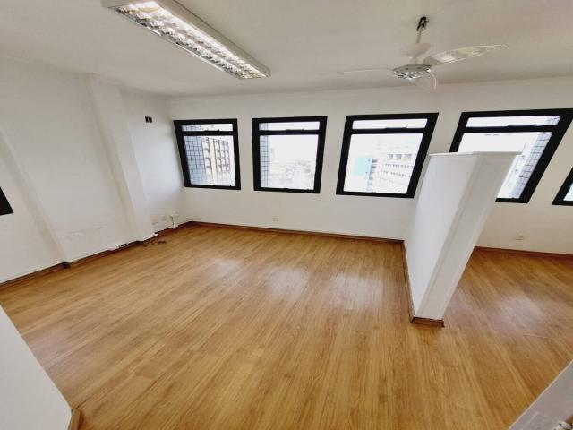 Sala comercial para alugar no bairro Gonzaga em Santos com 2
